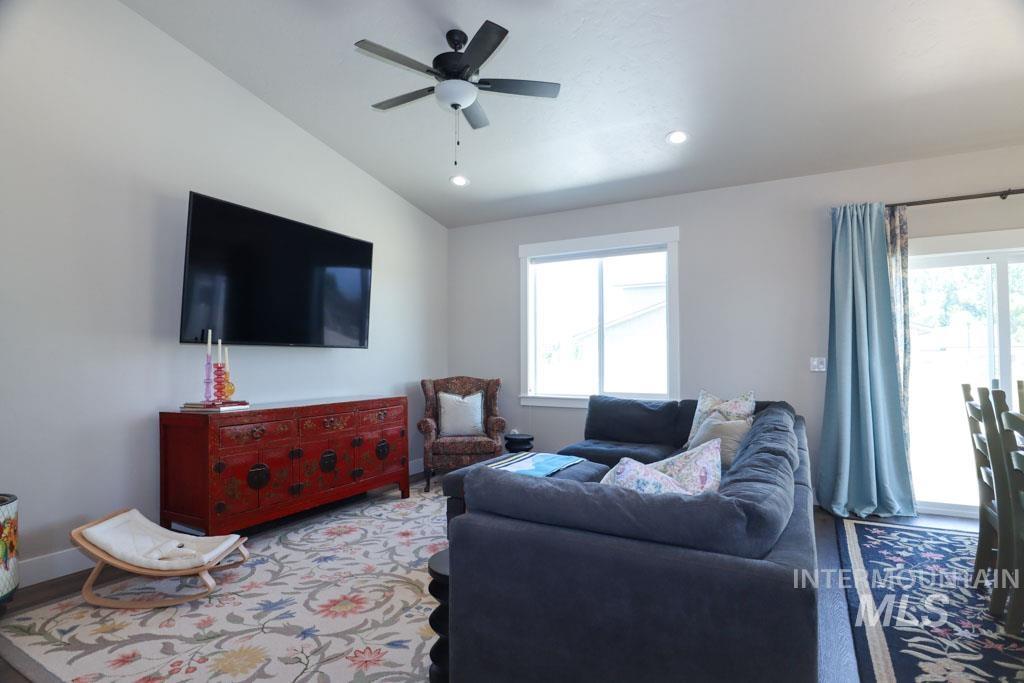 425 October Sky St Property Photo 18