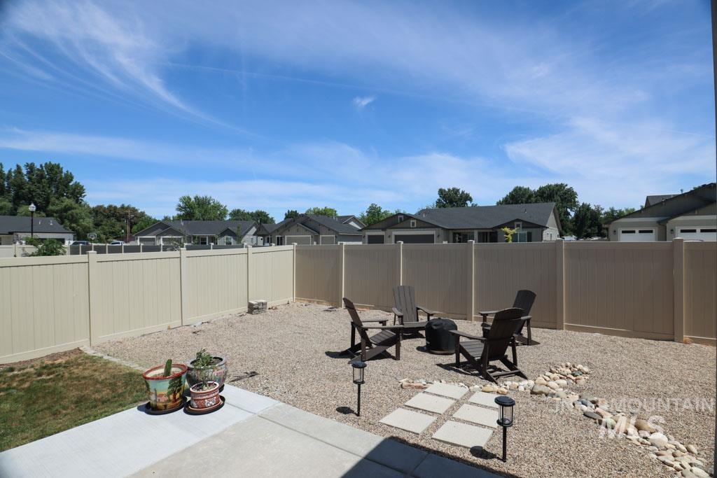 425 October Sky St Property Photo 31