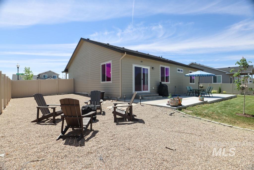 425 October Sky St Property Photo 32