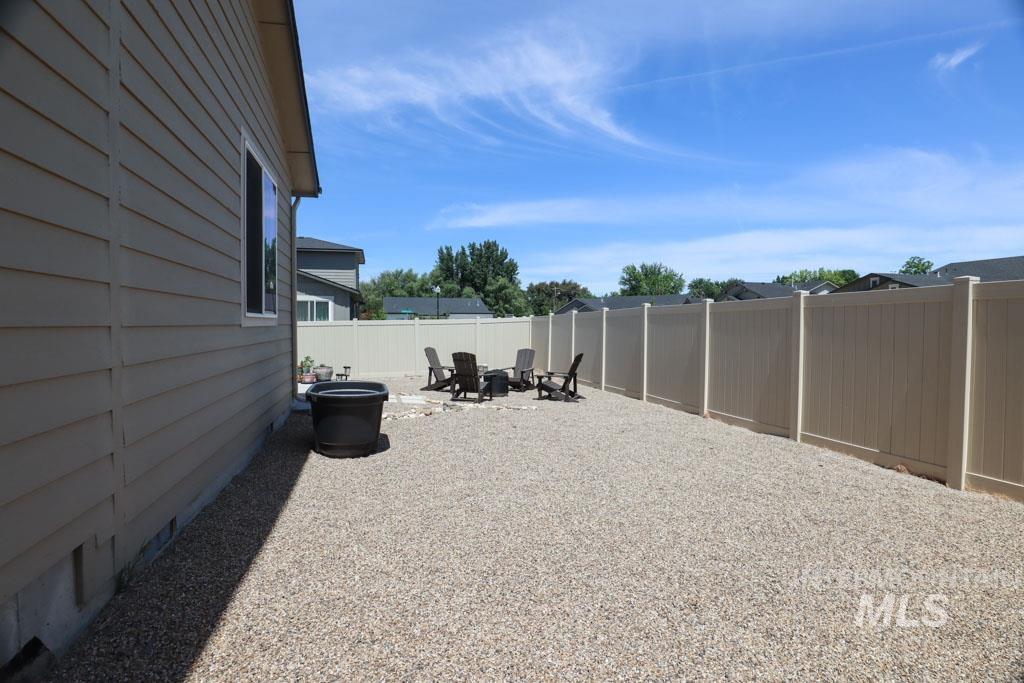 425 October Sky St Property Photo 33