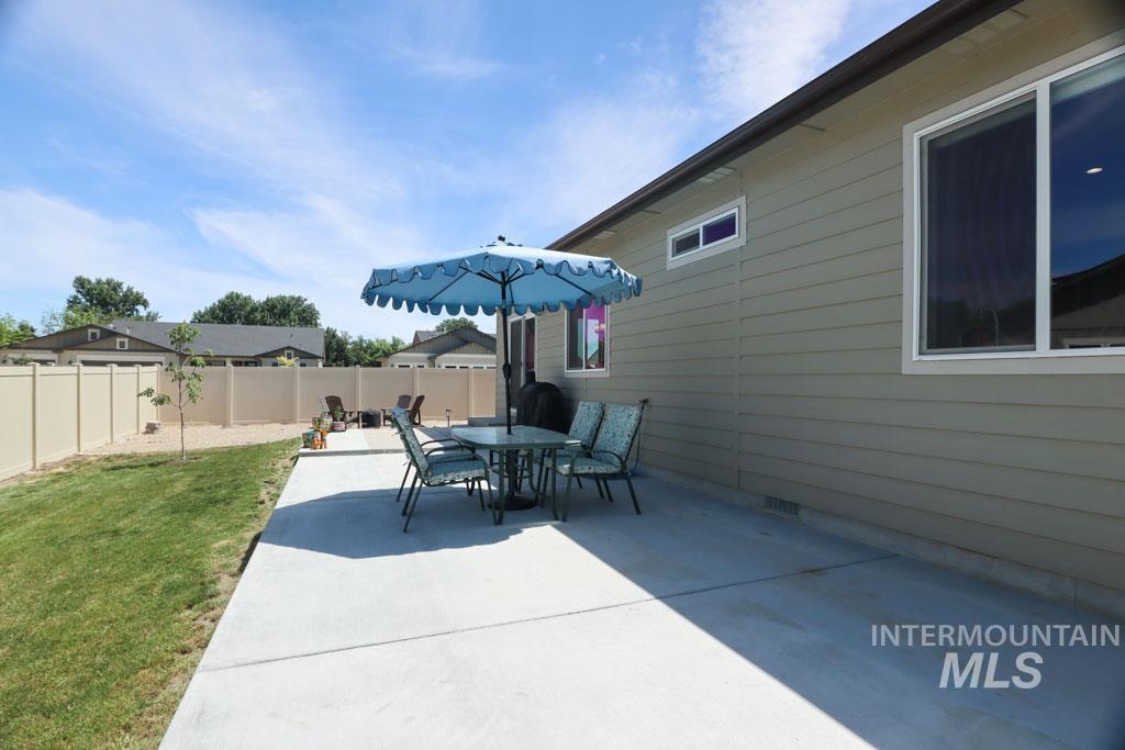 425 October Sky St Property Photo 34