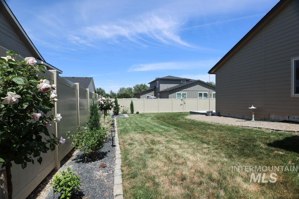 425 October Sky St Property Photo 36