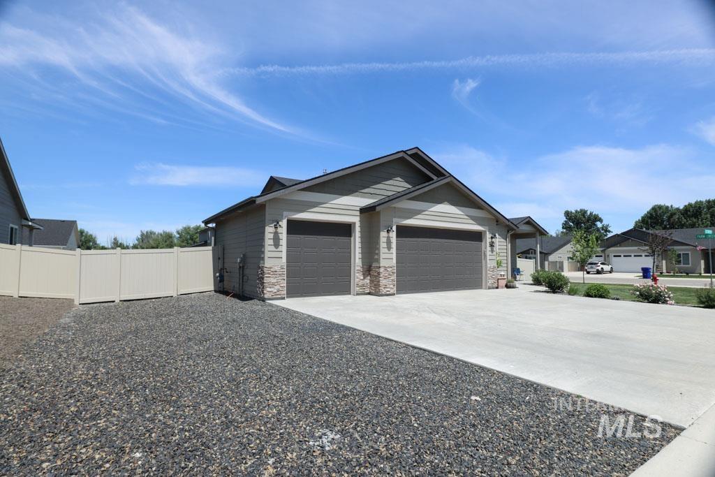 425 October Sky St Property Photo 37