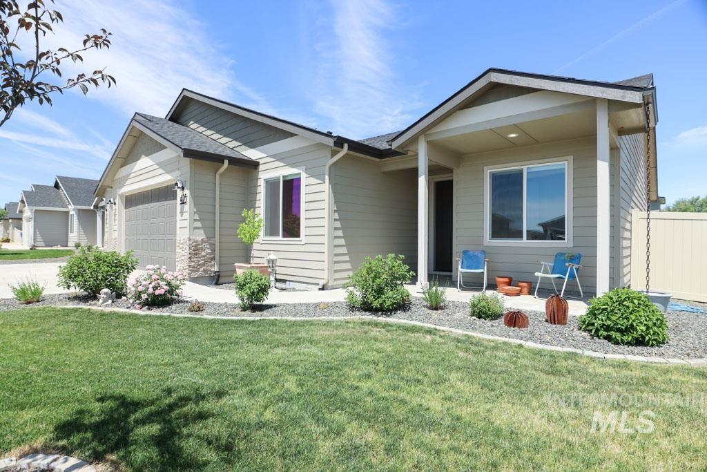 425 October Sky St Property Photo 38