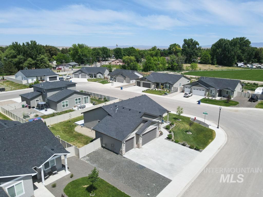 425 October Sky St Property Photo 40