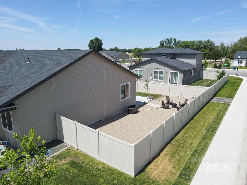 425 October Sky St Property Photo 44