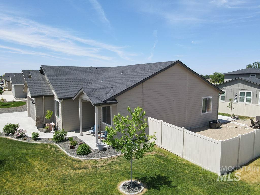 425 October Sky St Property Photo 46