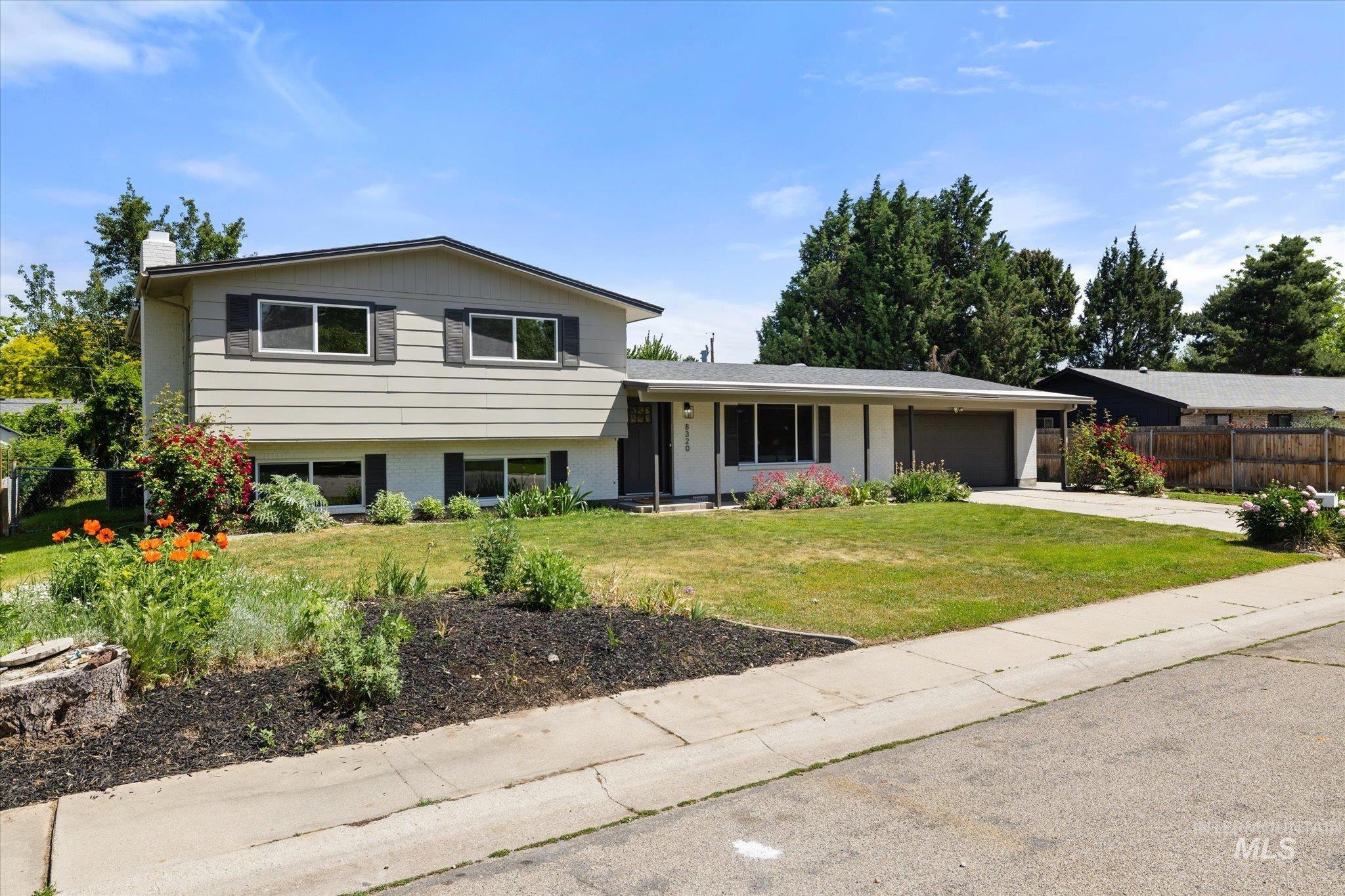 8320 W Wyndham Lane Property Photo 3