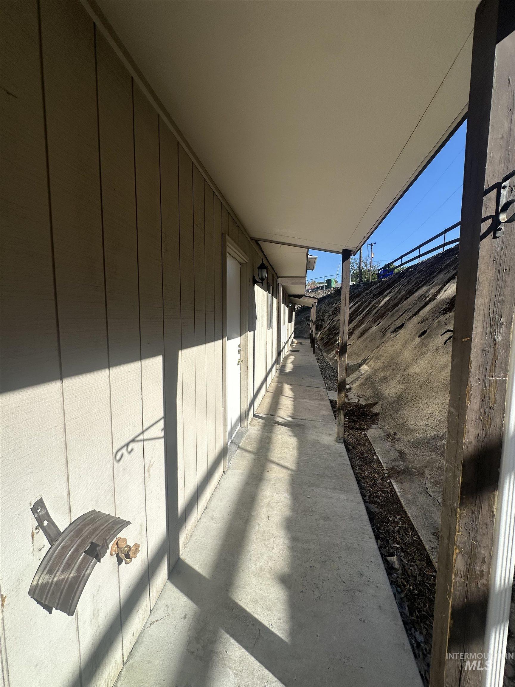 557 Park Street Property Photo 3