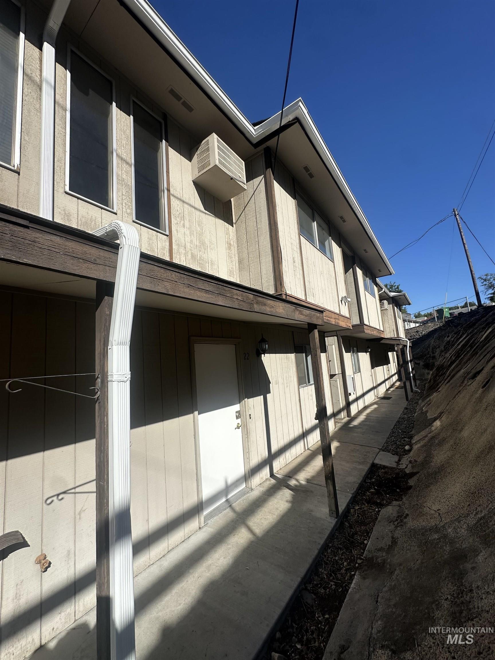 557 Park Street Property Photo 4
