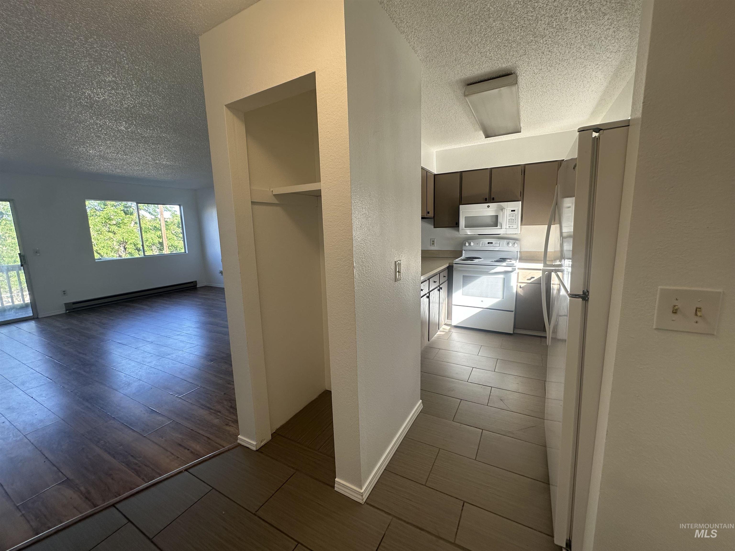 557 Park Street Property Photo 5