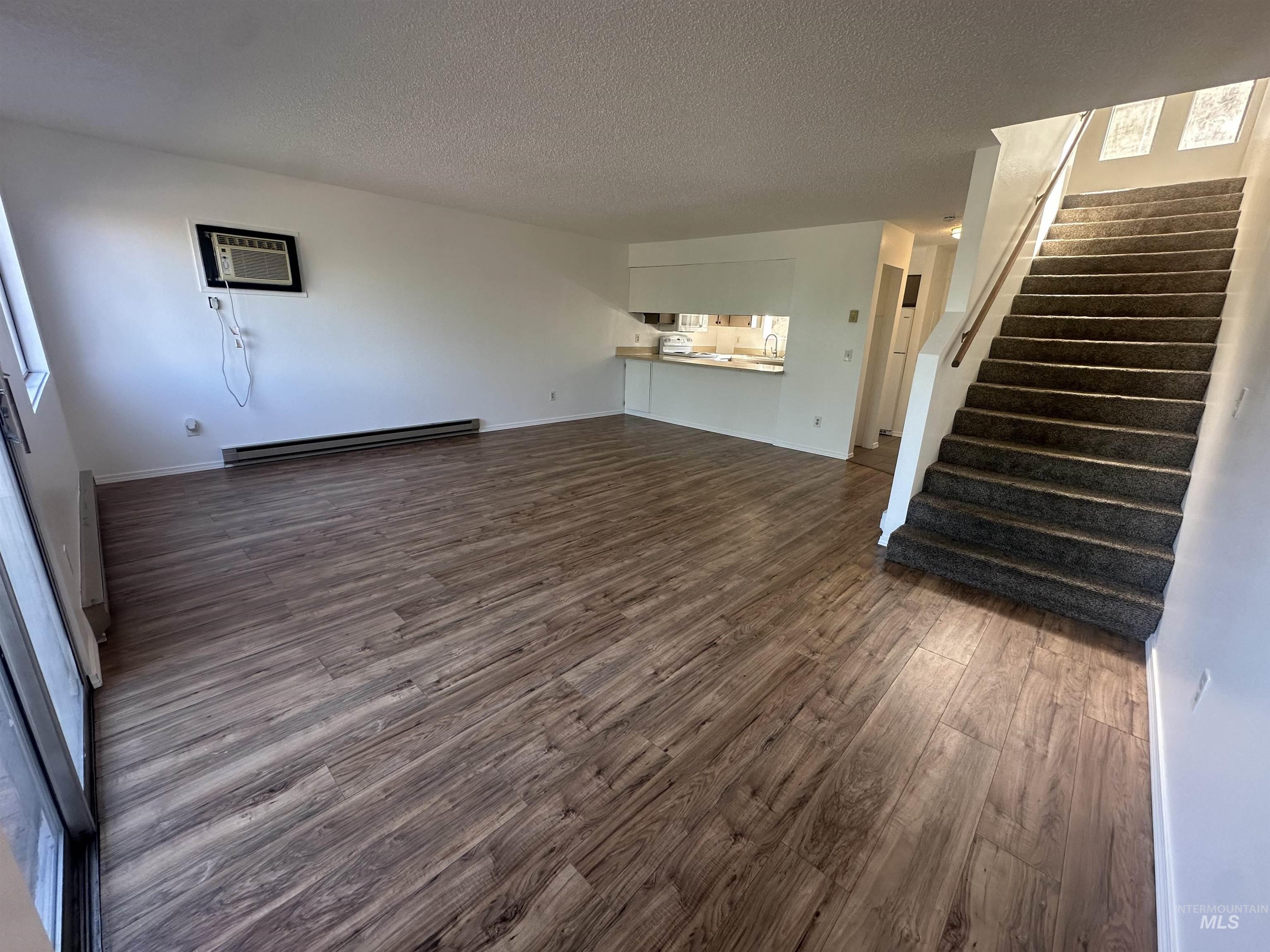 557 Park Street Property Photo 14