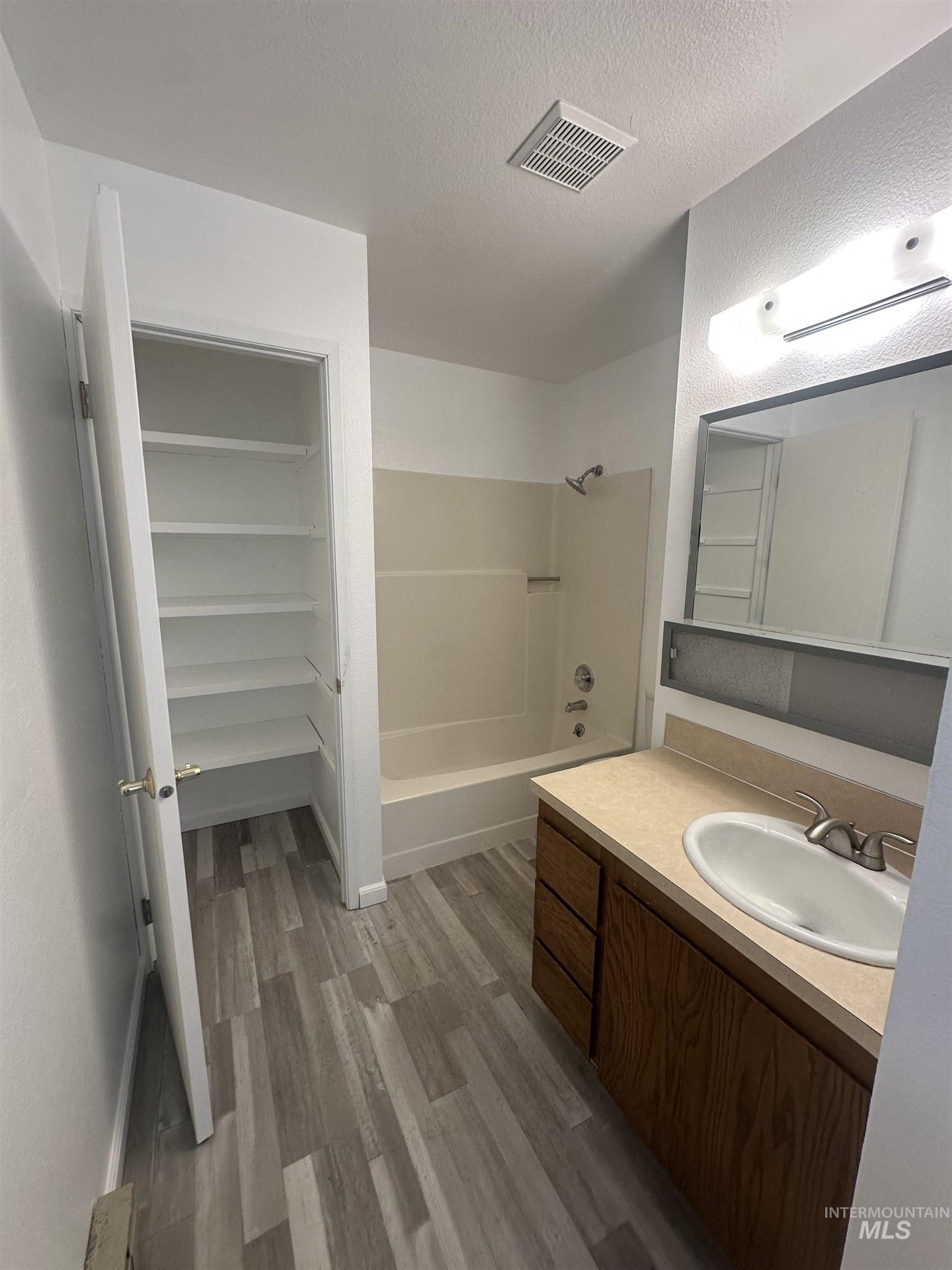 557 Park Street Property Photo 21