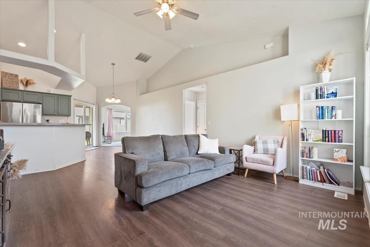 7286 E Wiltshire Lane Property Photo 4