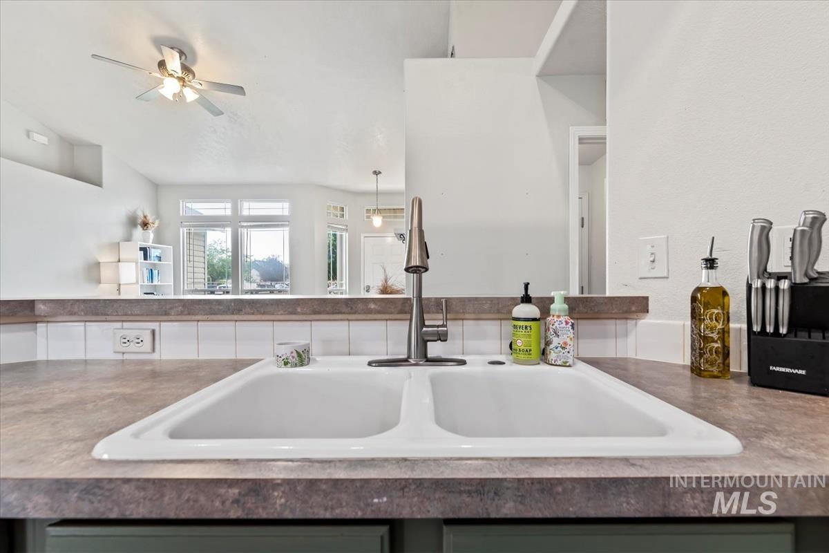 7286 E Wiltshire Lane Property Photo 11