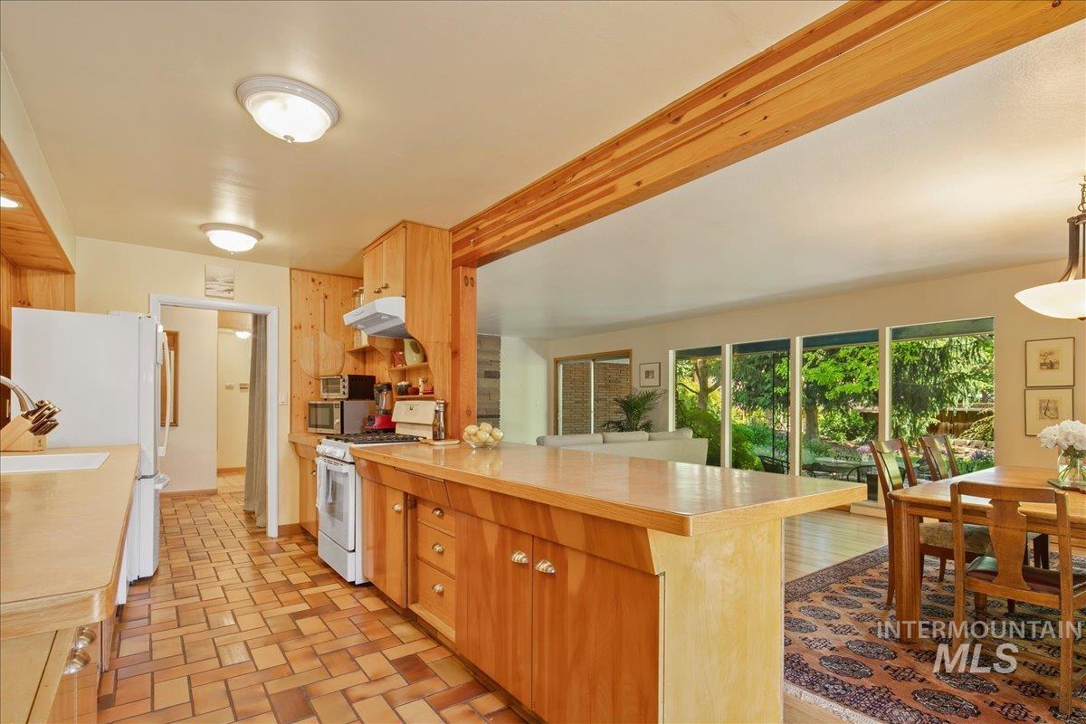 424 N Mobley Dr Property Photo 2