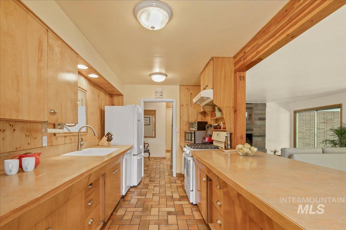 424 N Mobley Dr Property Photo 7