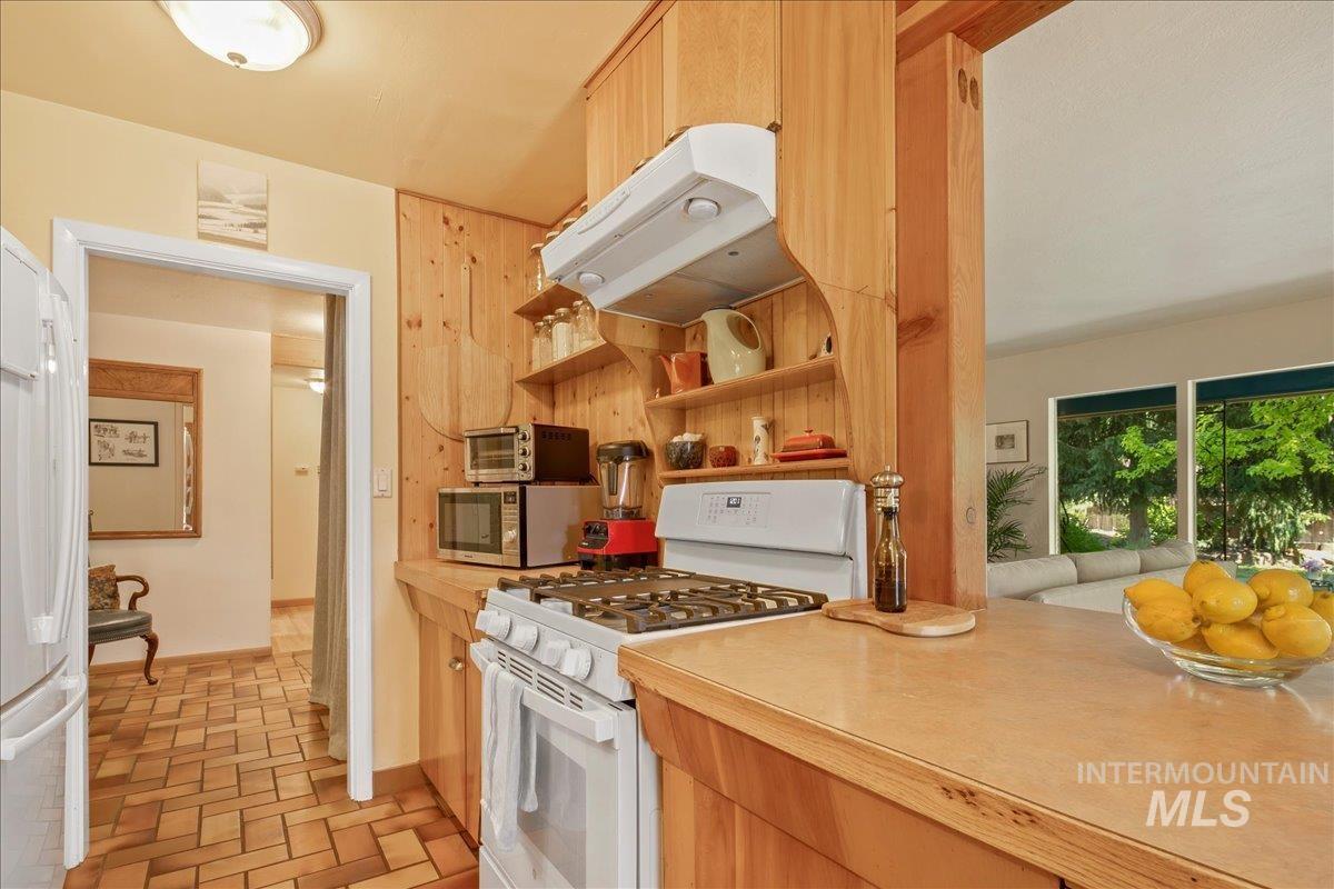 424 N Mobley Dr Property Photo 9