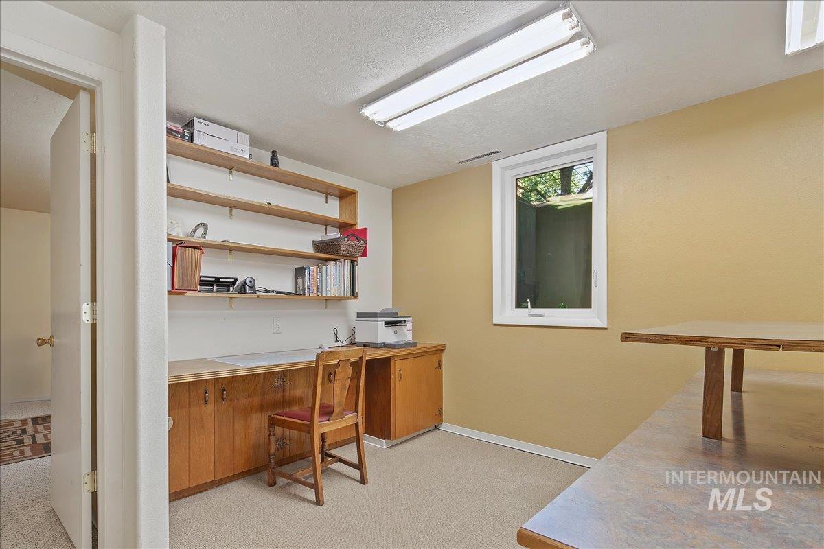 424 N Mobley Dr Property Photo 25
