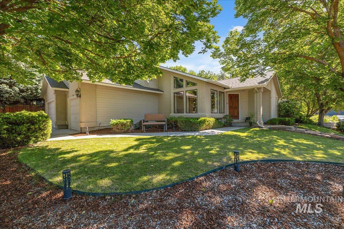 5594 N Northwall Pl Property Photo 1
