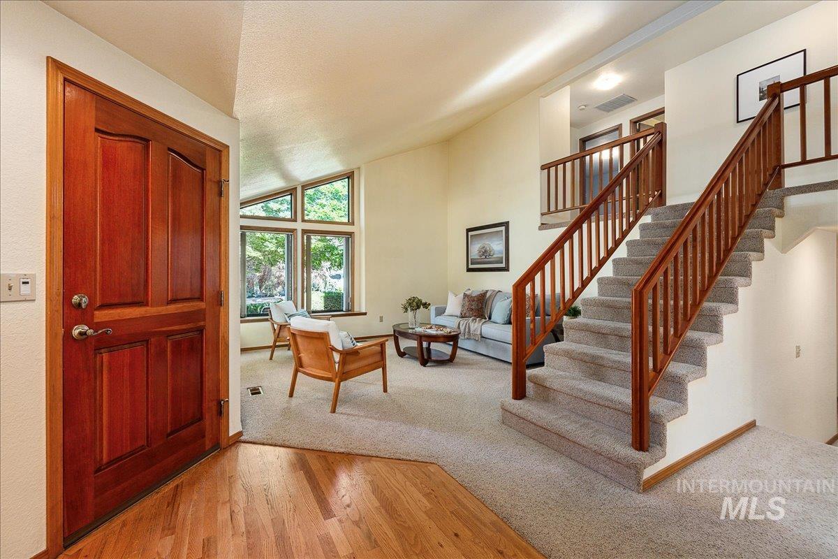 5594 N Northwall Pl Property Photo 3