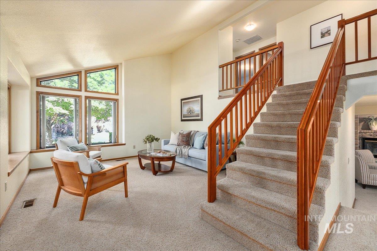 5594 N Northwall Pl Property Photo 5