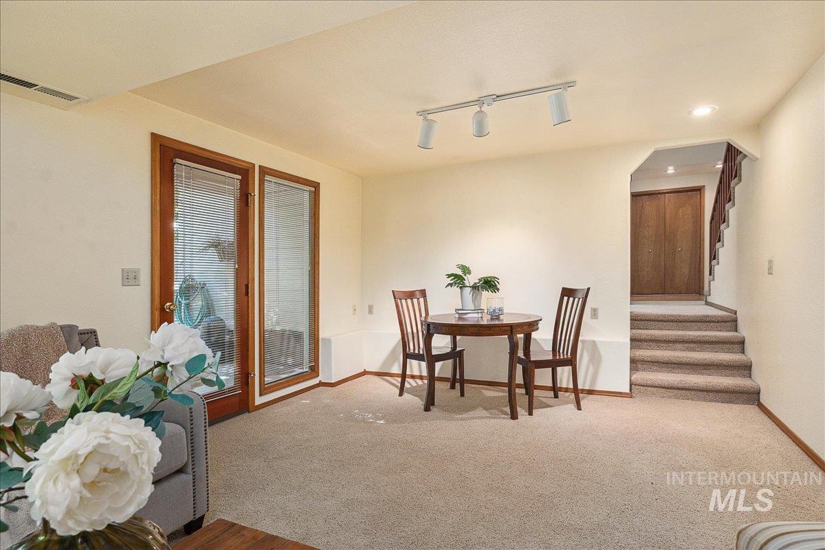 5594 N Northwall Pl Property Photo 20