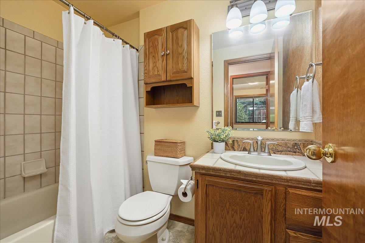 5594 N Northwall Pl Property Photo 22