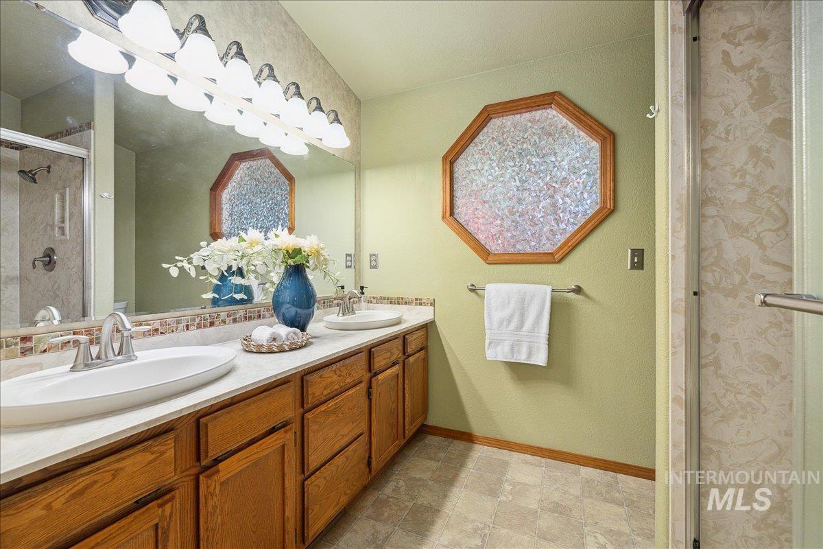 5594 N Northwall Pl Property Photo 29