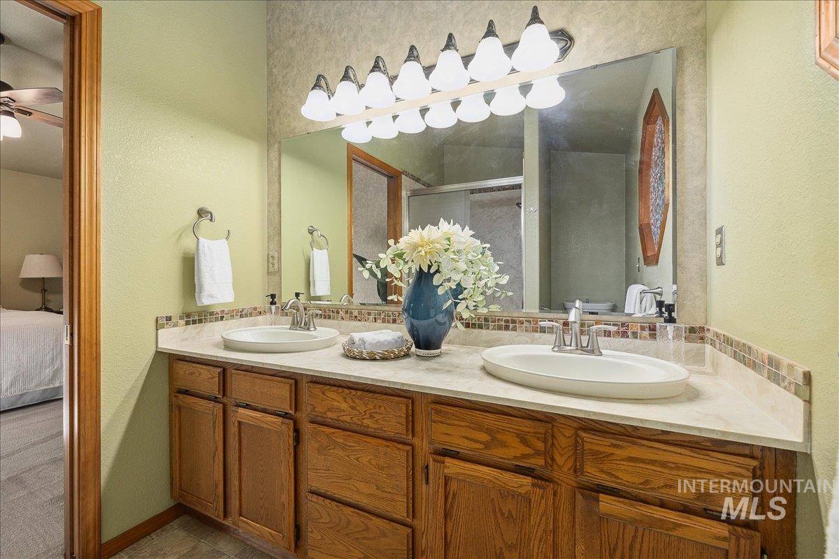 5594 N Northwall Pl Property Photo 30