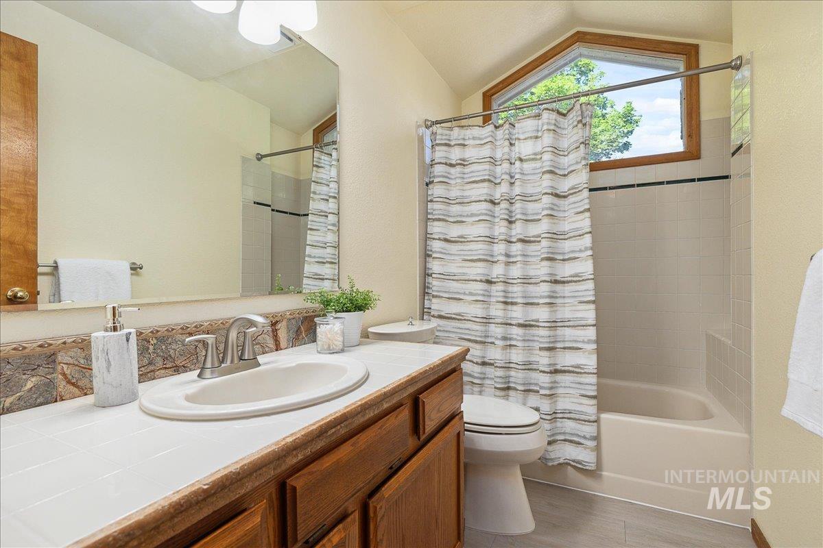 5594 N Northwall Pl Property Photo 33