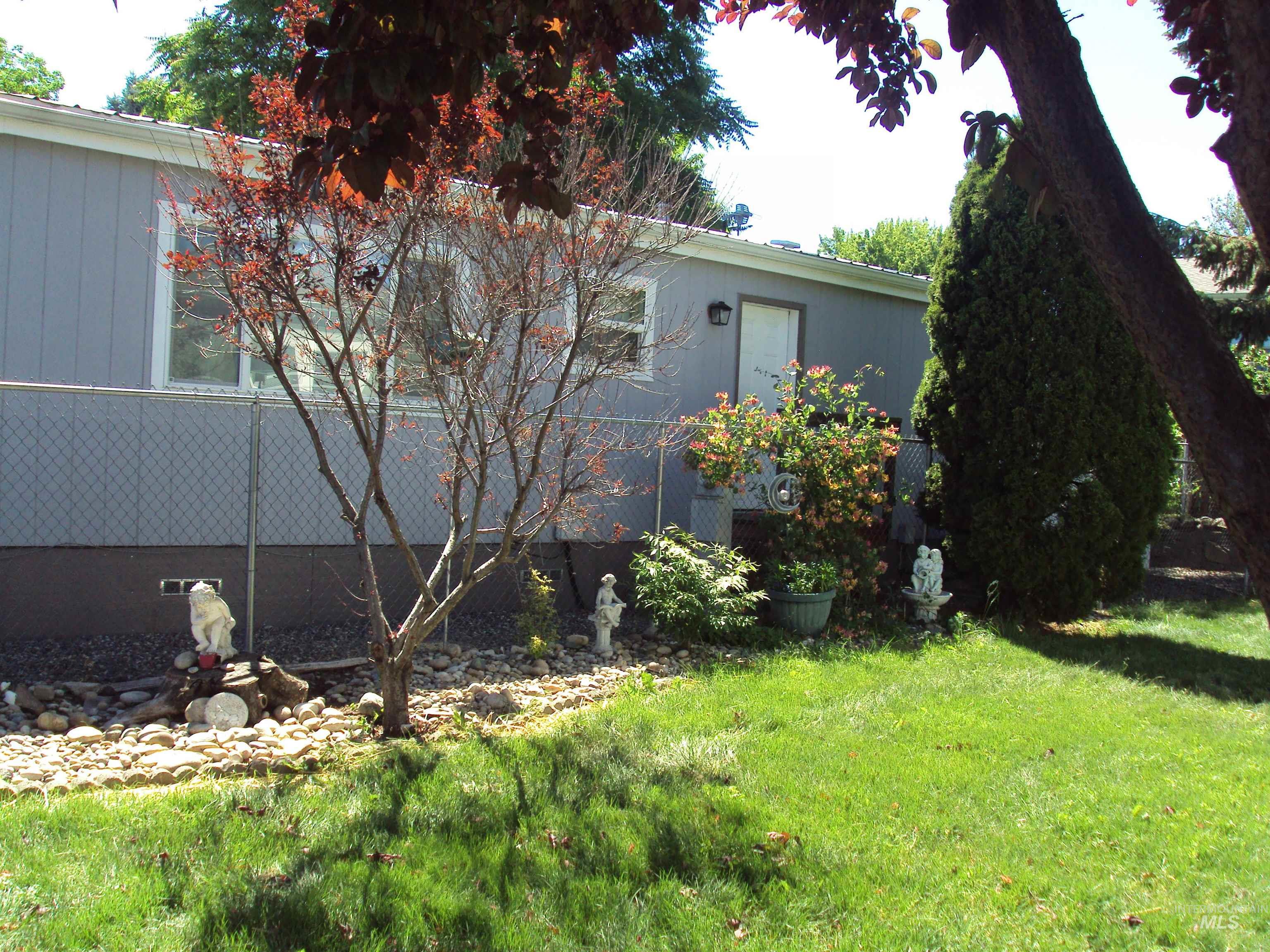 908 Pine Street Property Photo 4