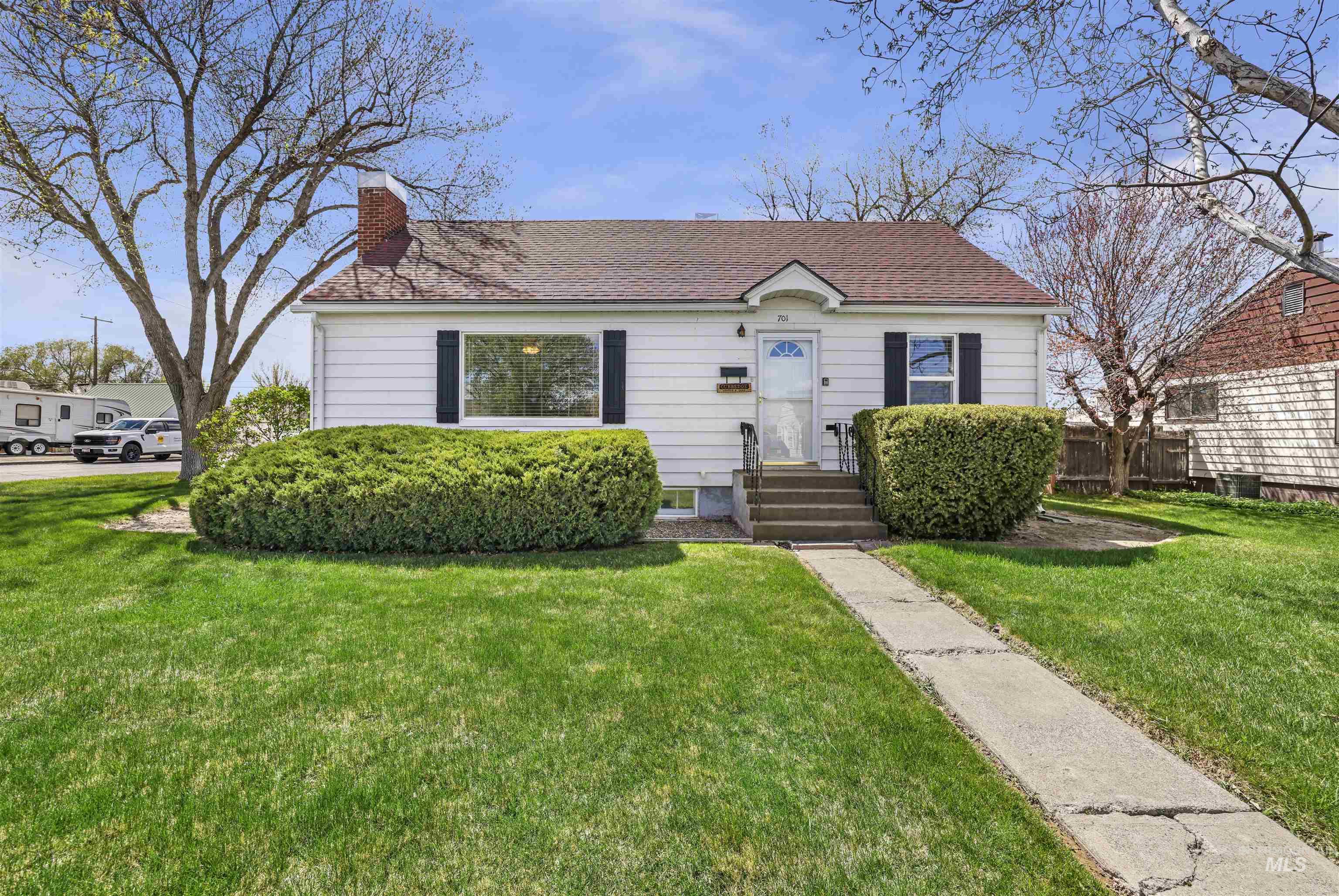 701 N 11 Ave. Property Photo 1