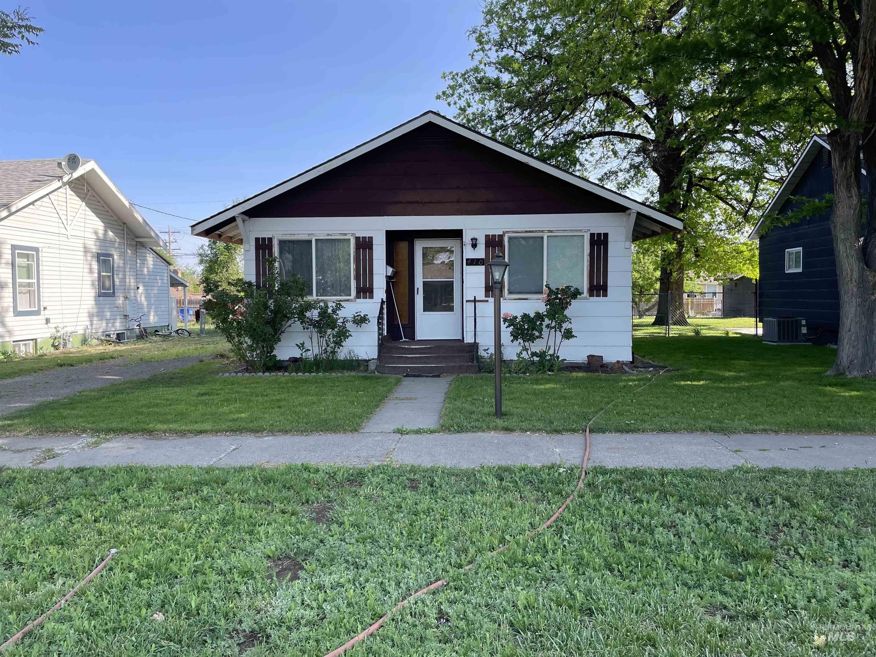 410 3rd Ave E Property Photo 1