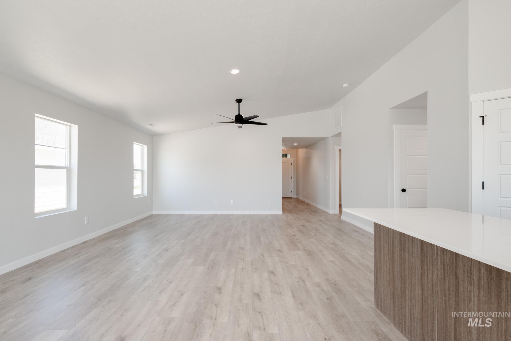 5301 E Burnte Peak St Property Photo 6