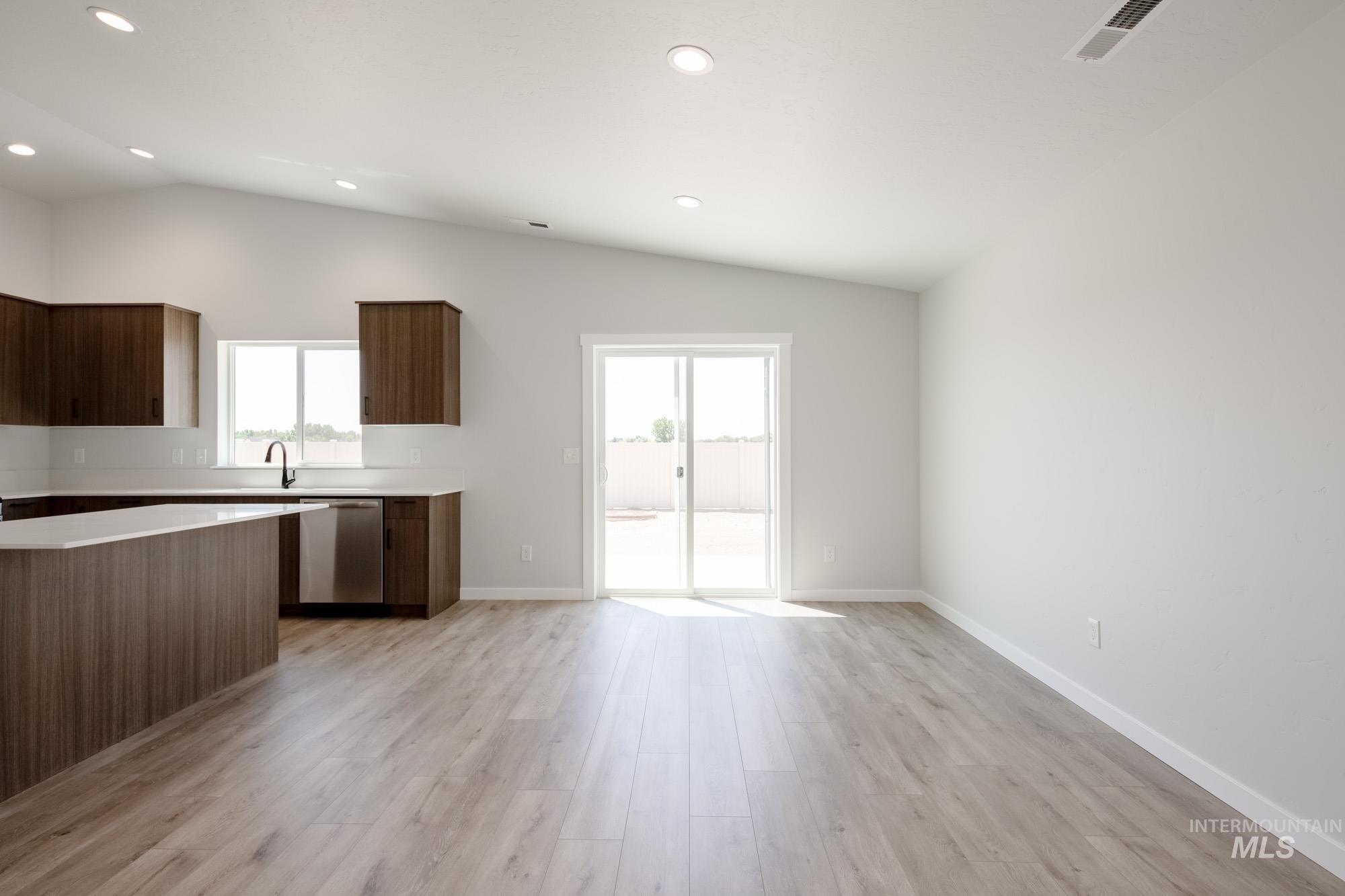 5301 E Burnte Peak St Property Photo 9