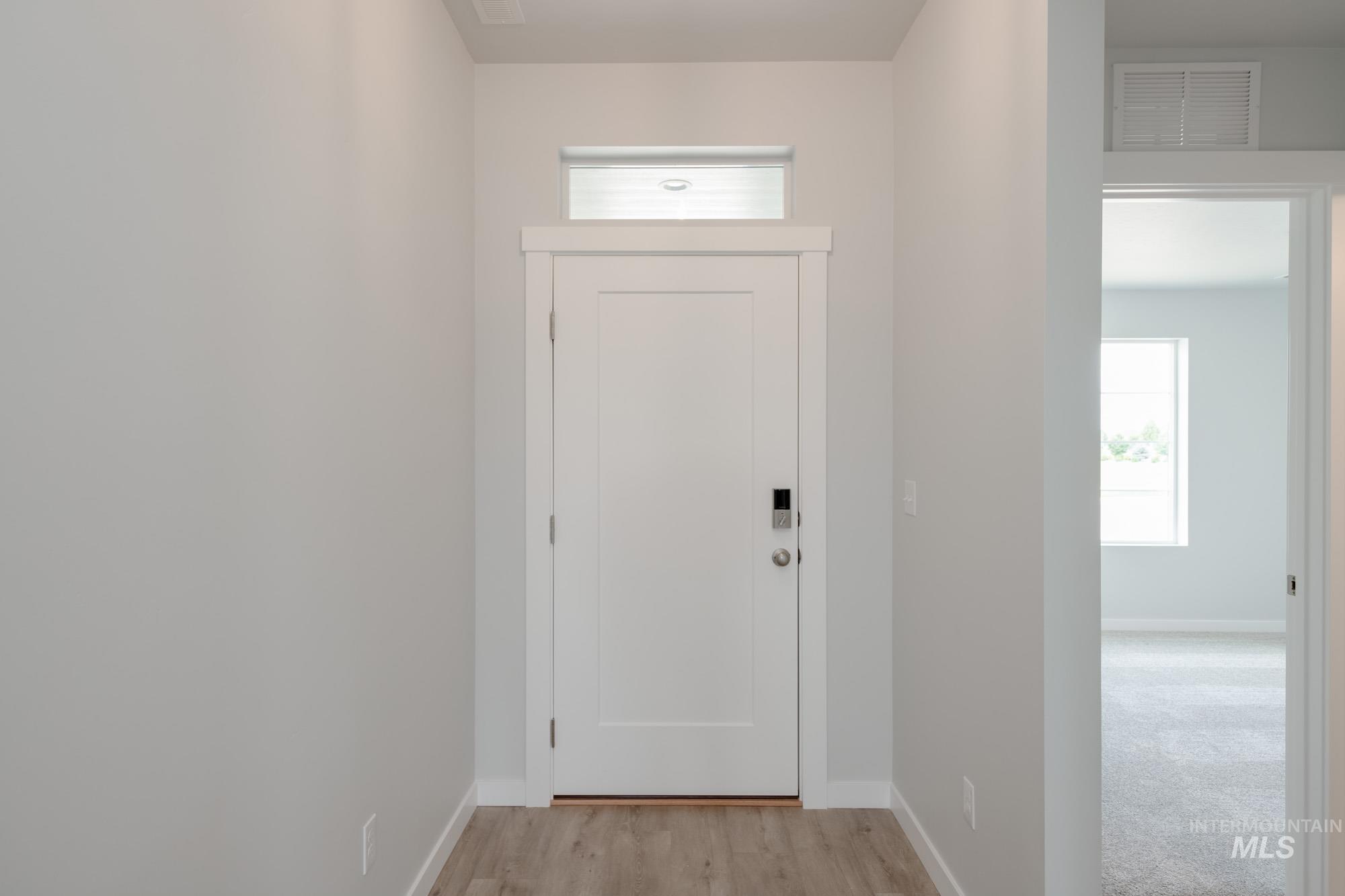 1516 N Coltsfoot Ave Property Photo 3