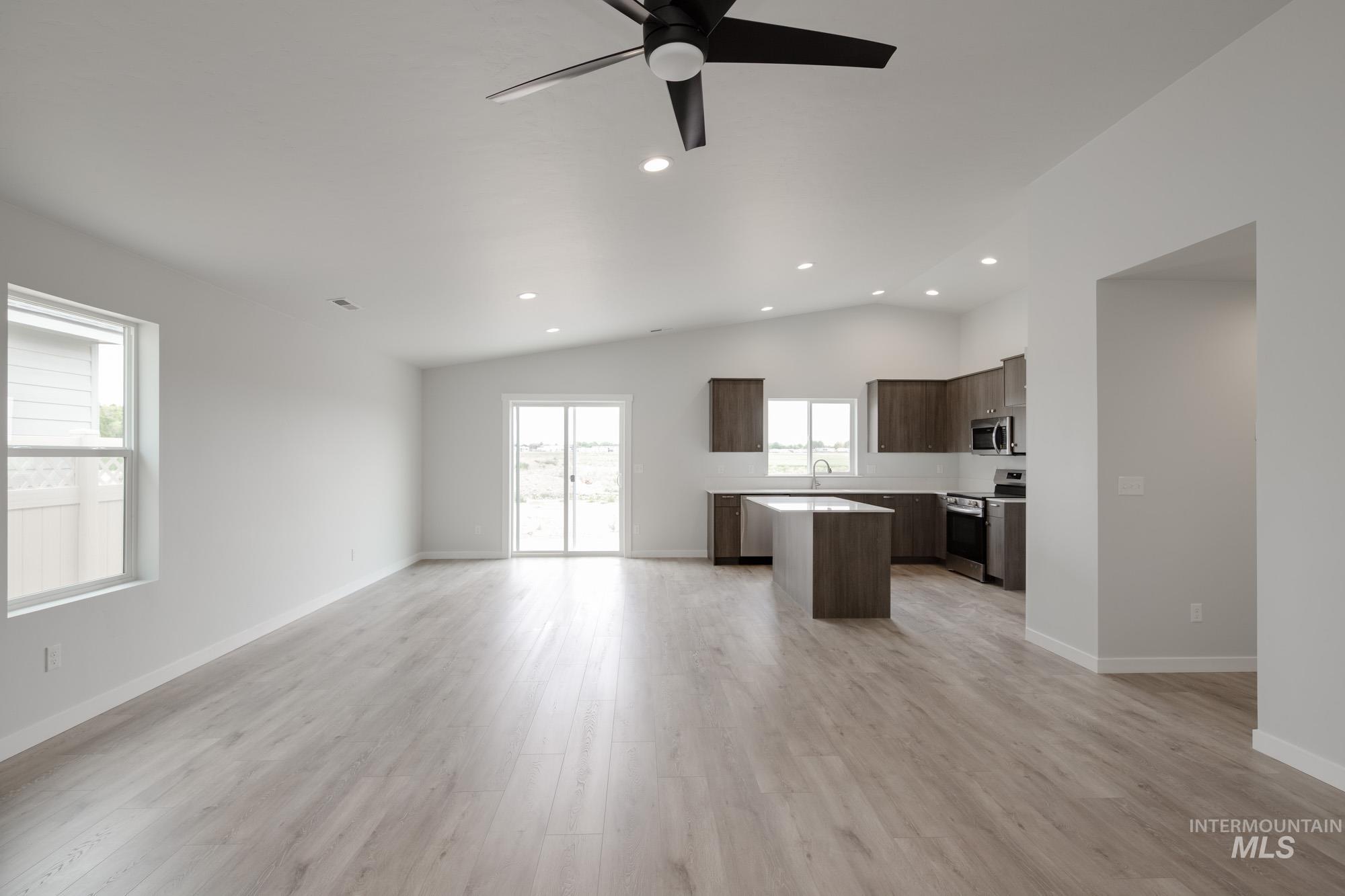 1516 N Coltsfoot Ave Property Photo 10