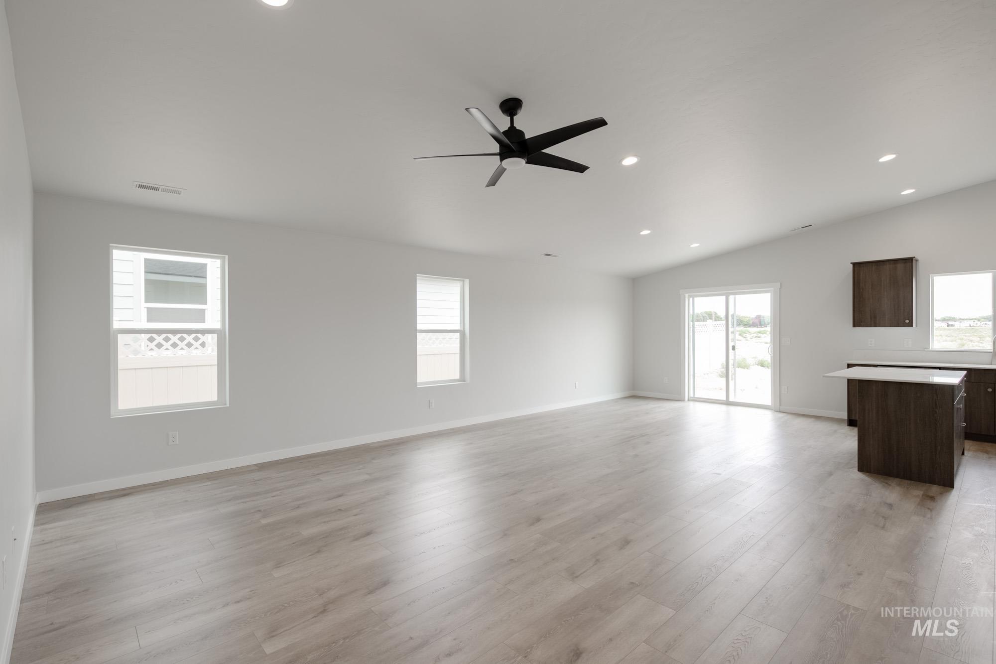 1516 N Coltsfoot Ave Property Photo 11