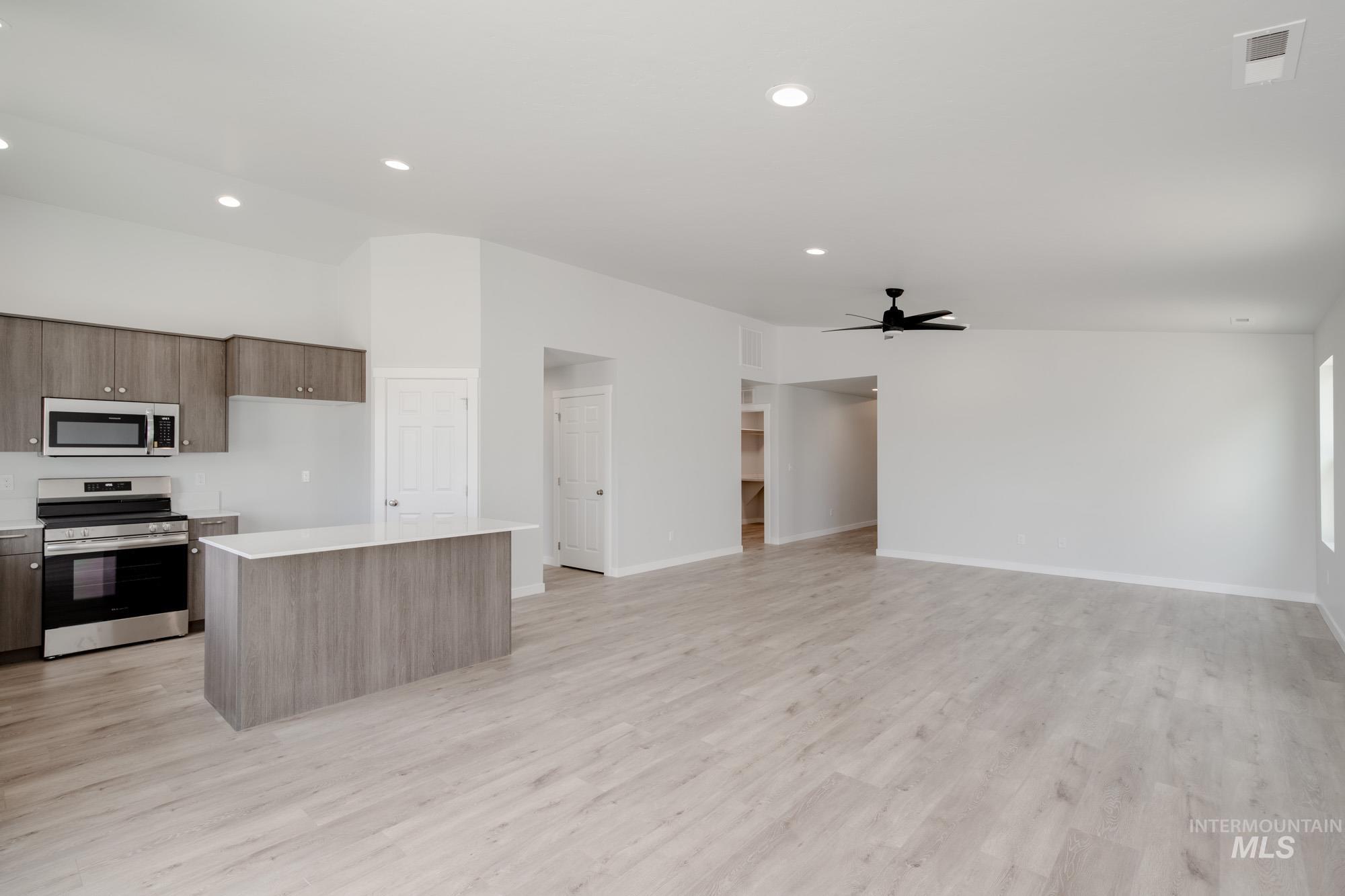 1516 N Coltsfoot Ave Property Photo 13