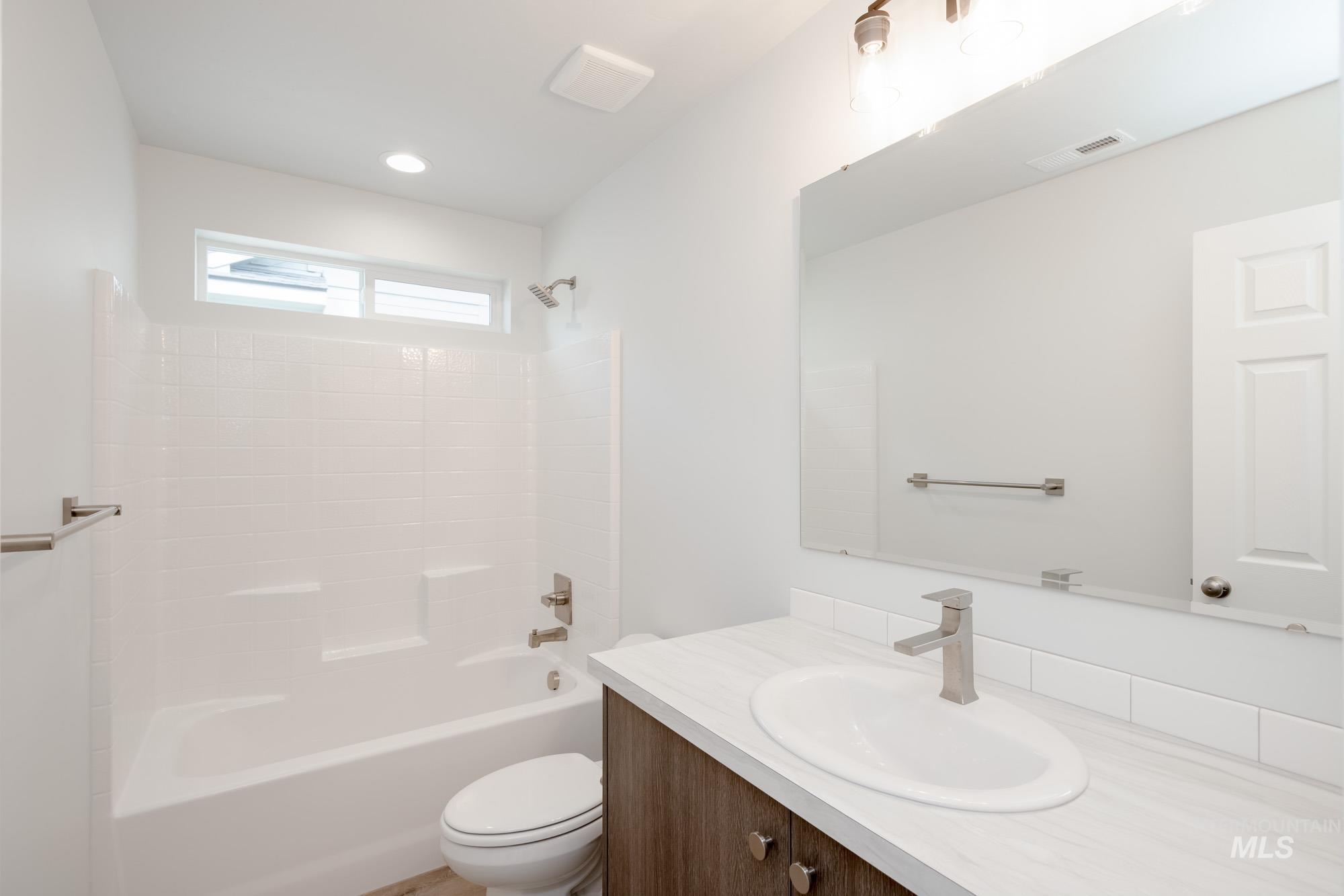 1516 N Coltsfoot Ave Property Photo 18
