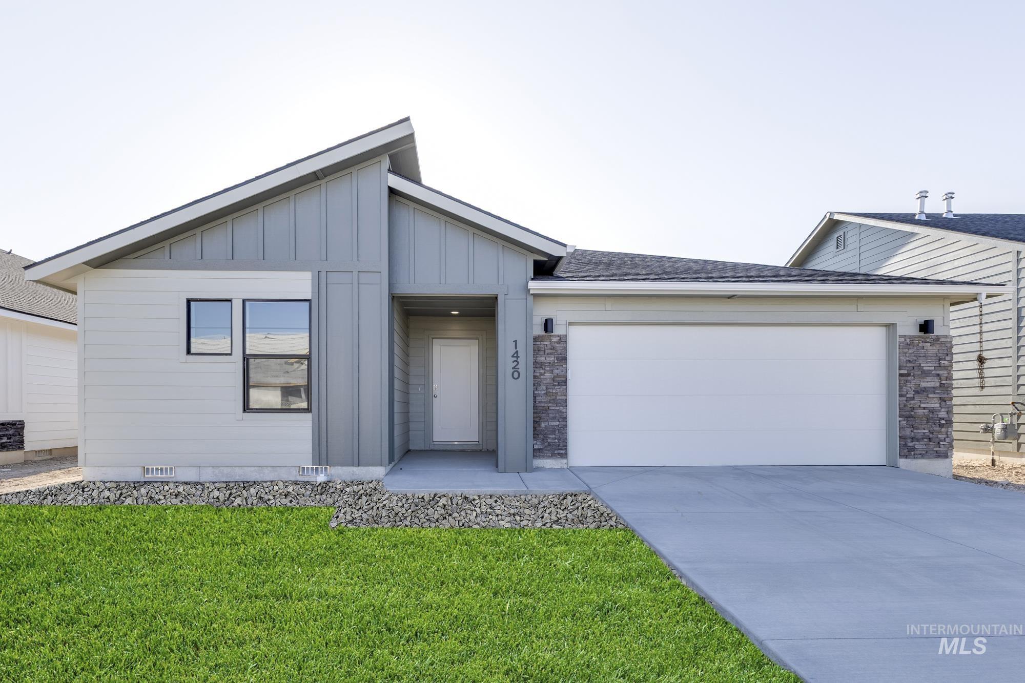 1420 N Coltsfoot Ave Property Photo 1