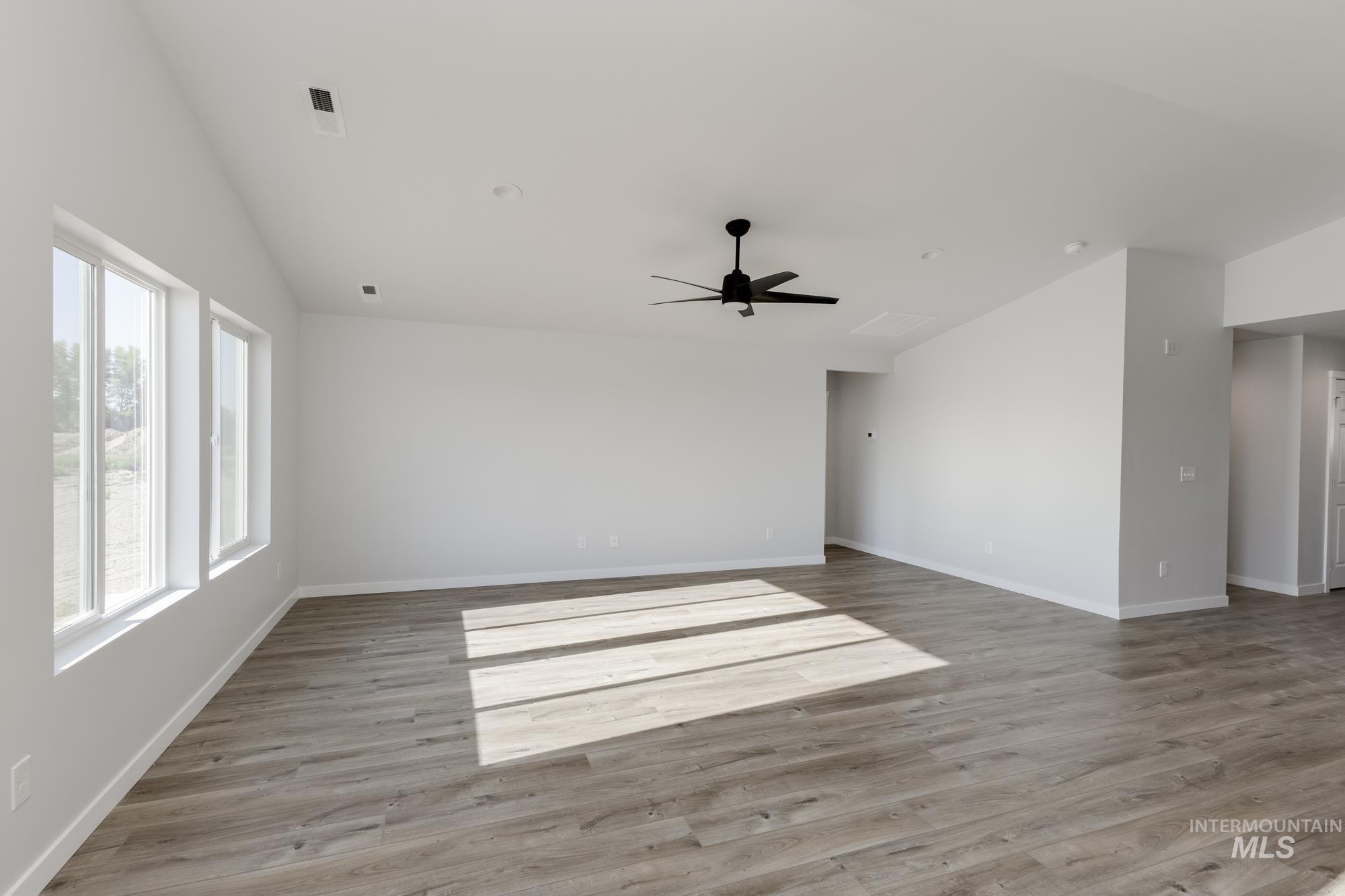 1420 N Coltsfoot Ave Property Photo 9