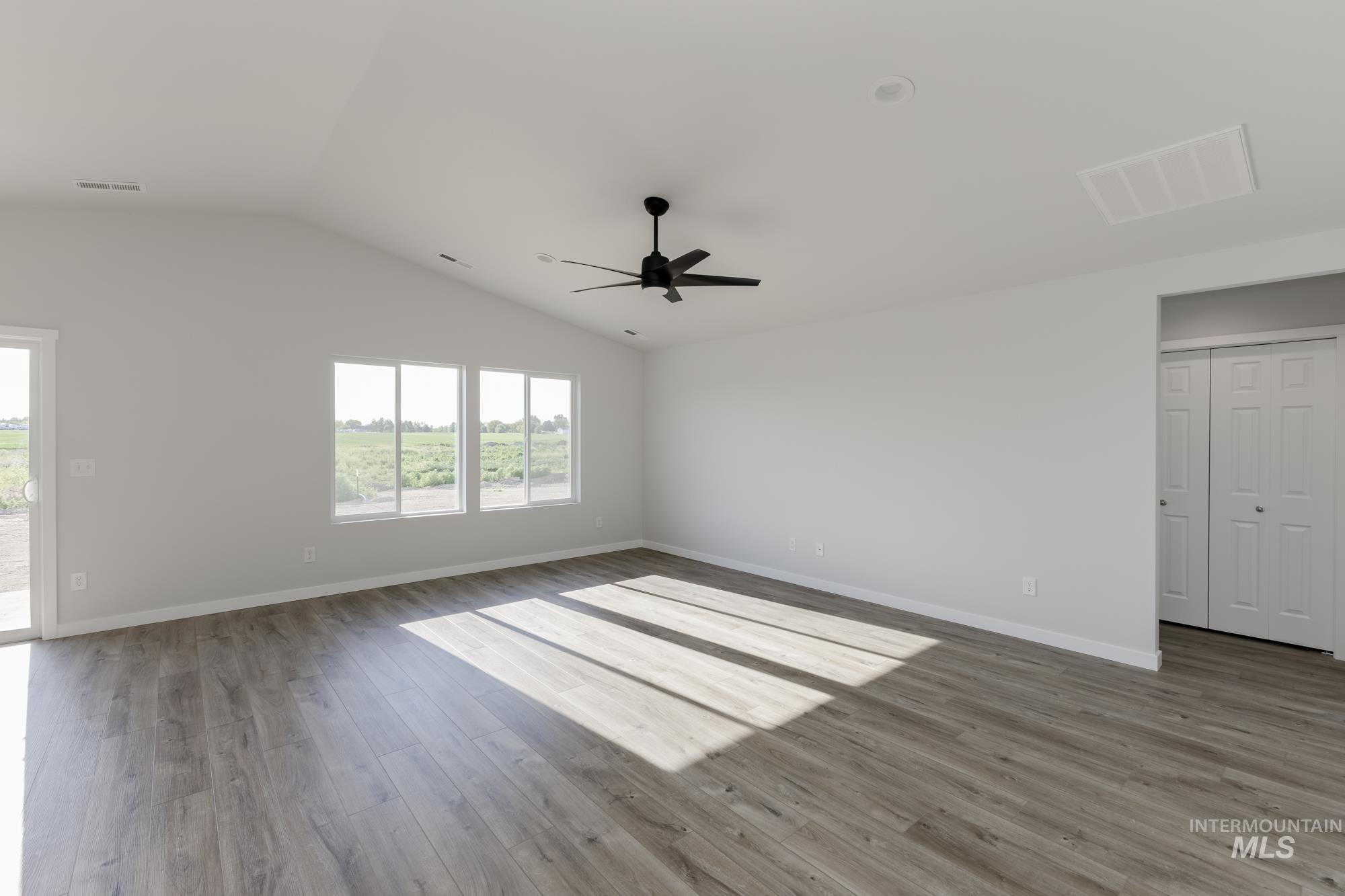1420 N Coltsfoot Ave Property Photo 10