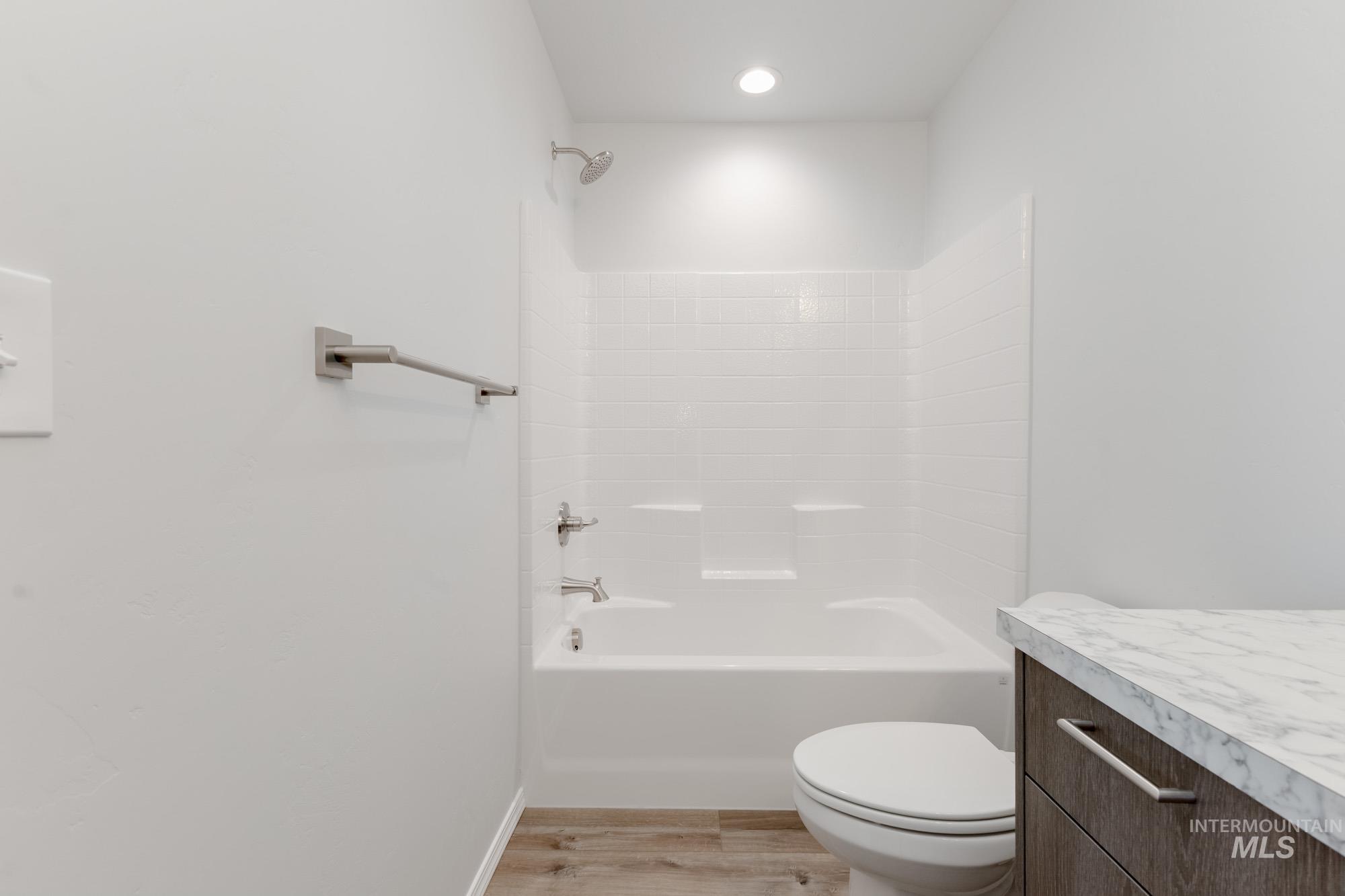 5120 Endicott Dr Property Photo 20