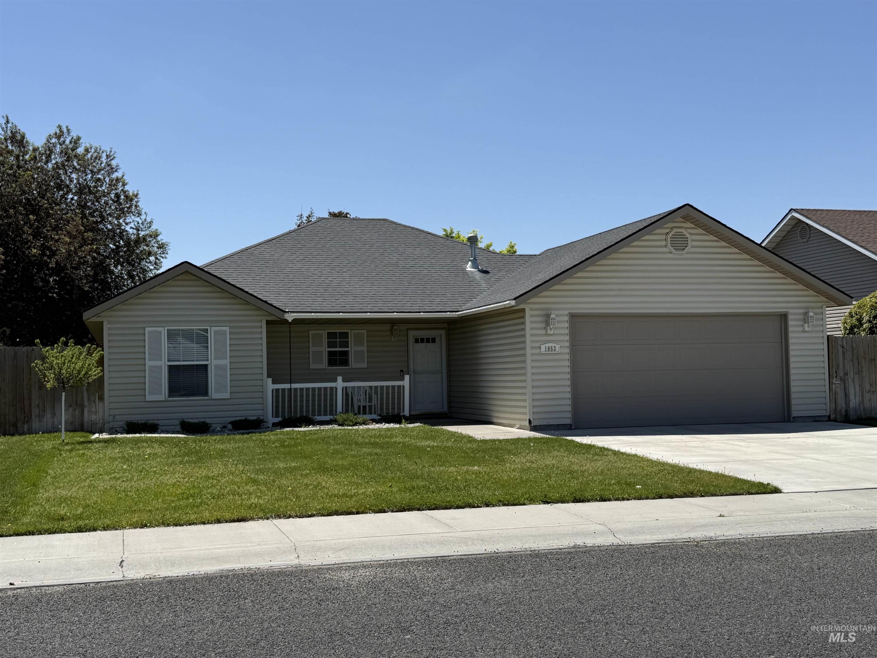 1053 Caswell Ave W Property Photo 1