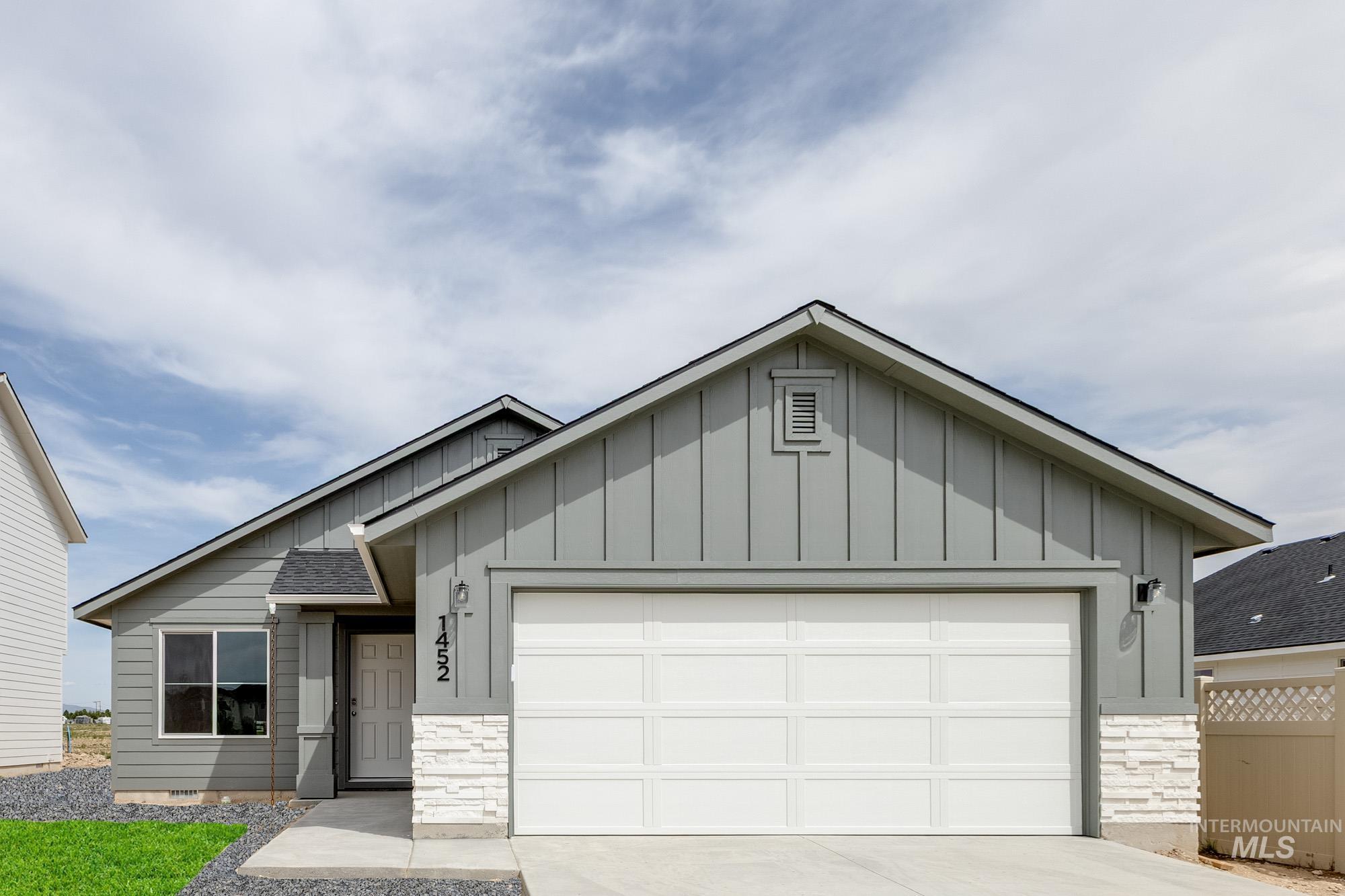 1452 N Coltsfoot Ave Property Photo 1