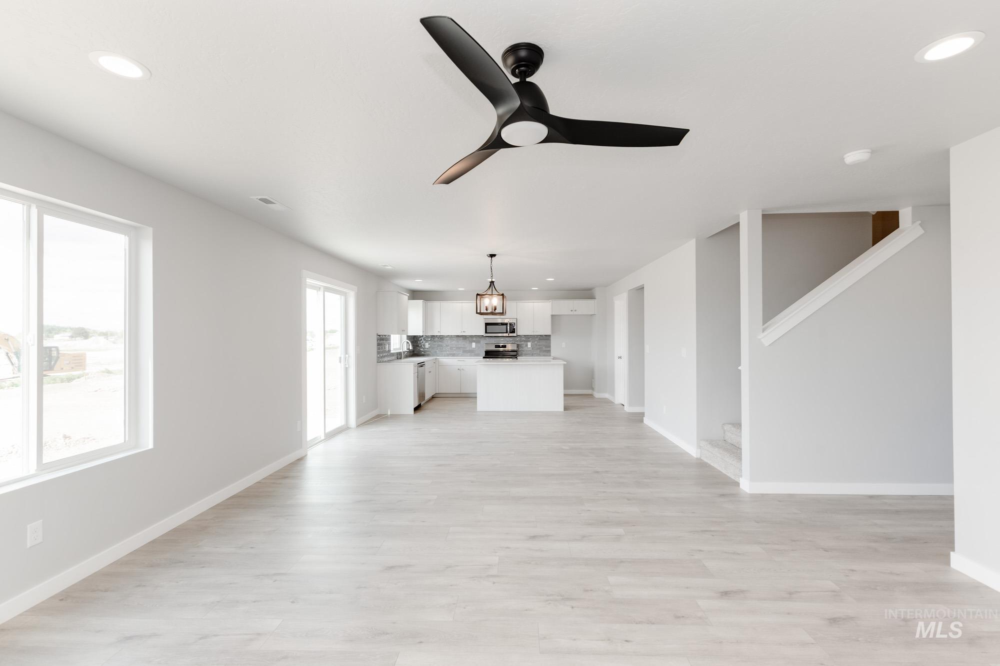 2351 W Opalite Dr Property Photo 8