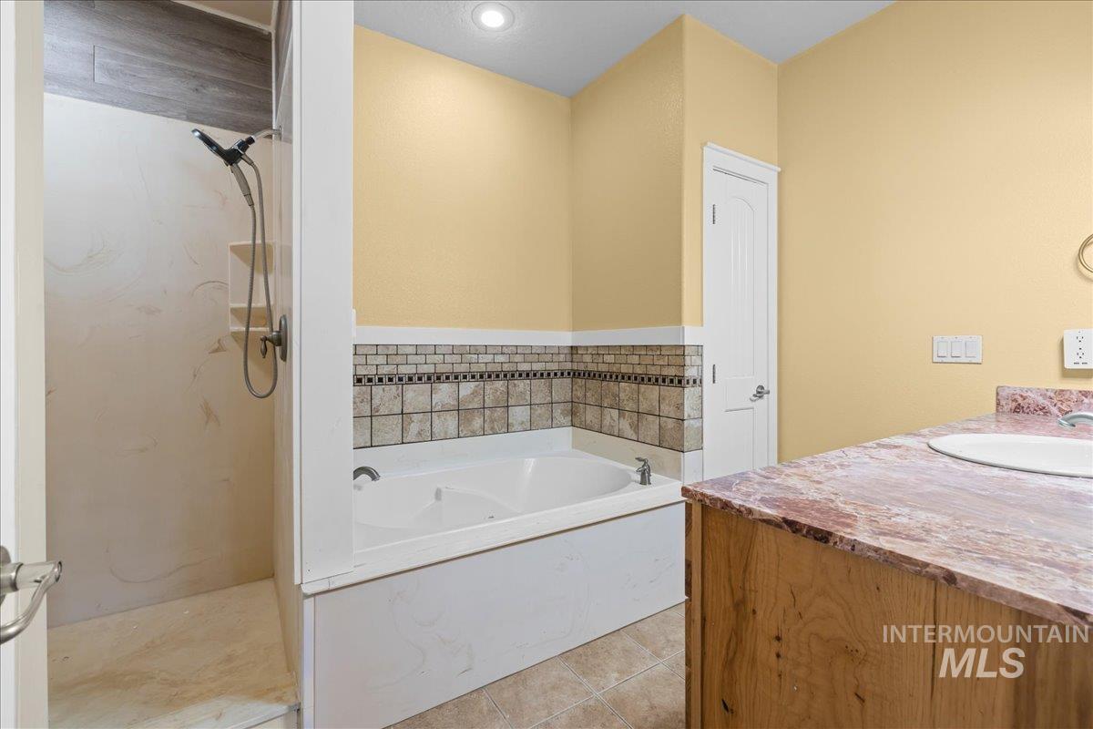 3229 Market Property Photo 17