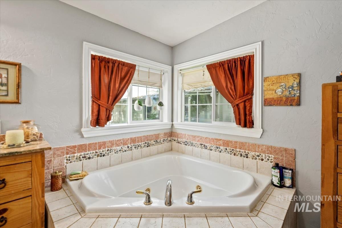 2895 N Holl Dr Property Photo 20